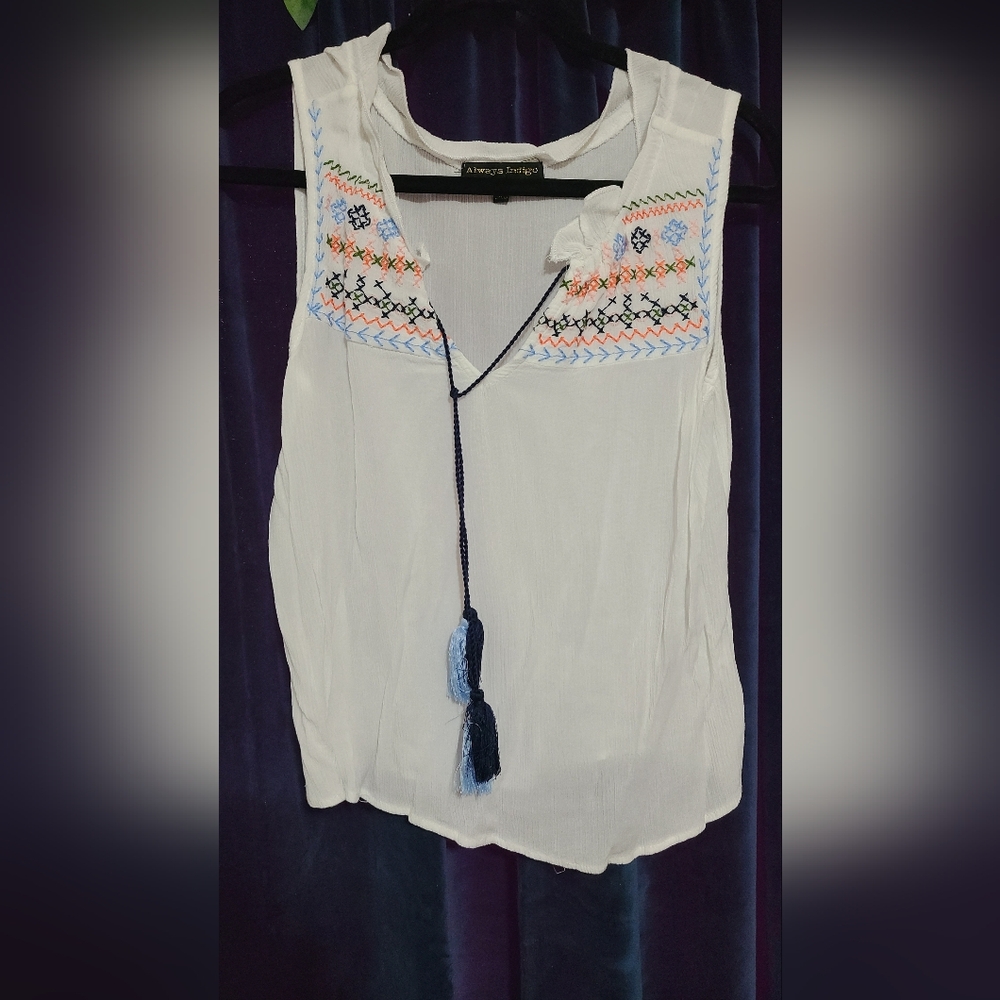 Lightweight sleeveless Top